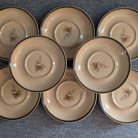 Vintage Denby "Memories" Stoneware Set with Teapot, 4 Cups, 8 Plates, 1 Creamer - Picture 2 of 7